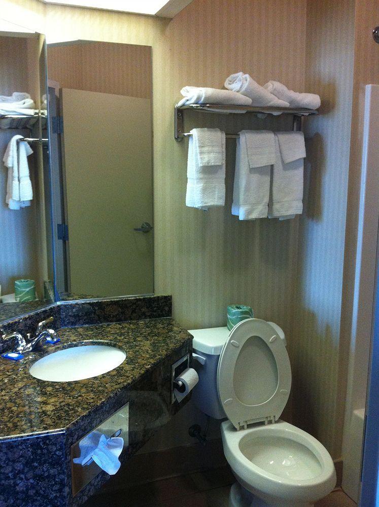 Super 8 By Wyndham Harrisburg Hershey North מראה חיצוני תמונה
