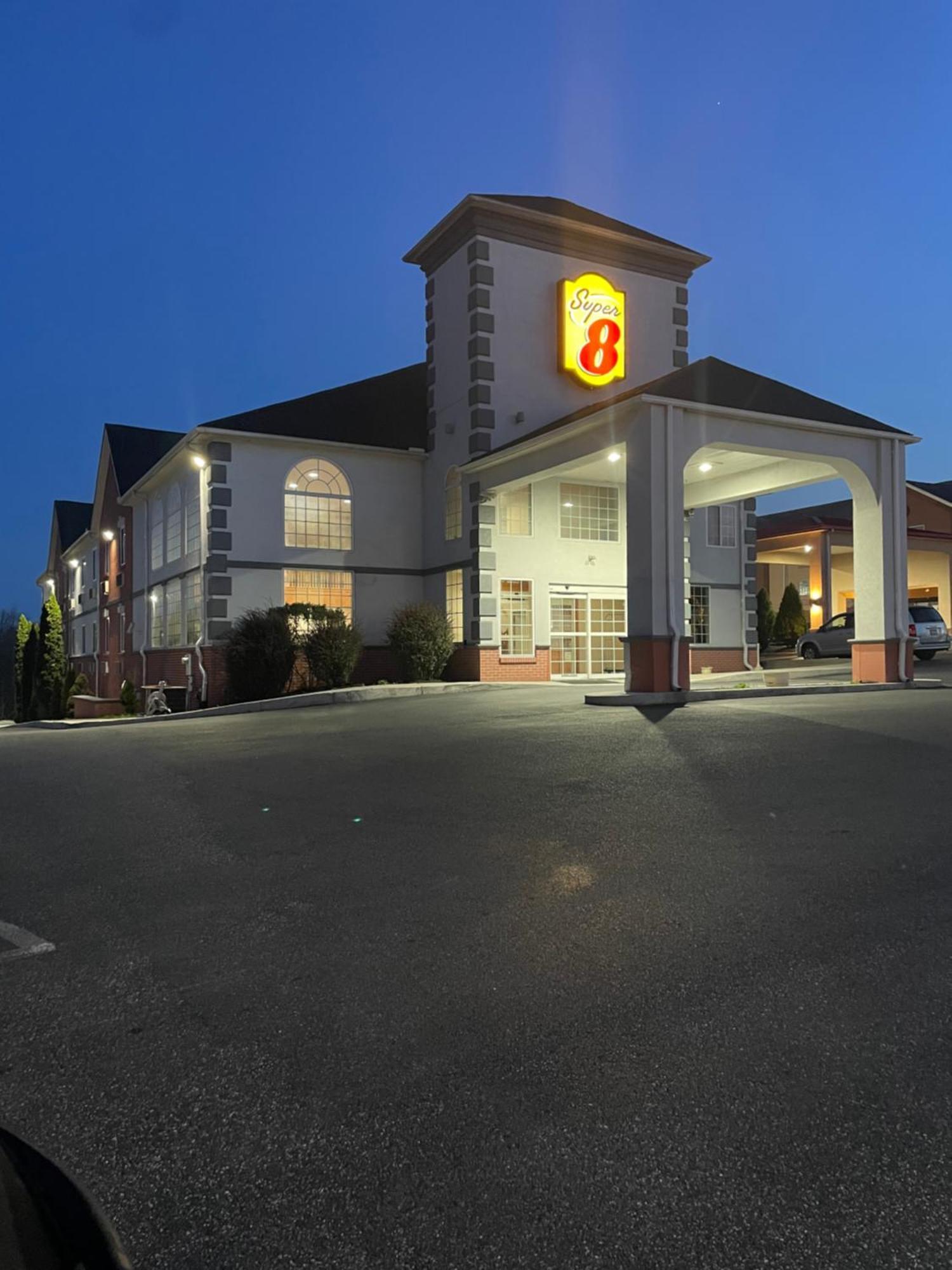 Super 8 By Wyndham Harrisburg Hershey North מראה חיצוני תמונה