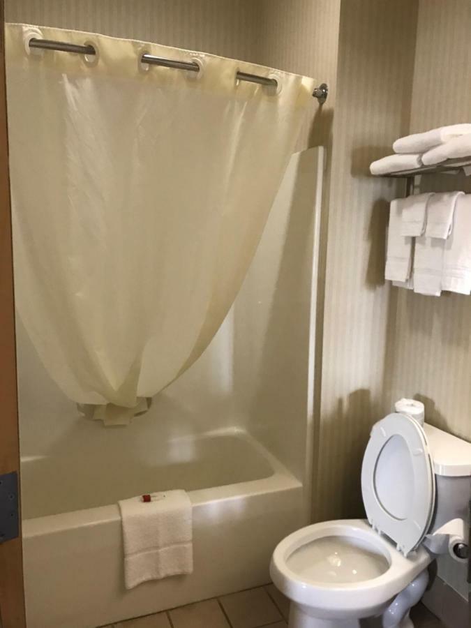 Super 8 By Wyndham Harrisburg Hershey North מראה חיצוני תמונה